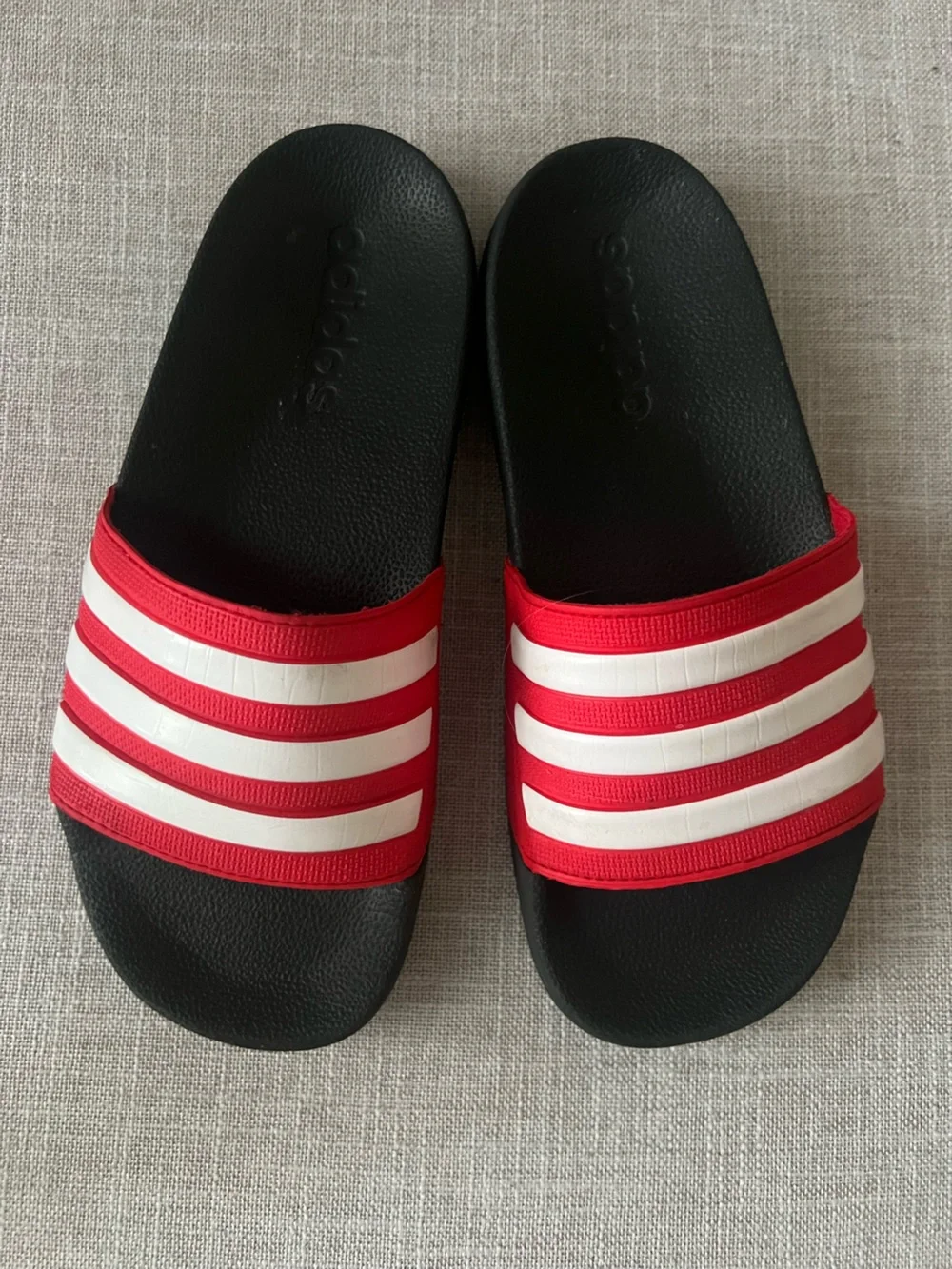 adidas Kids red/white stripe summer logo Slide Sandals, size 3